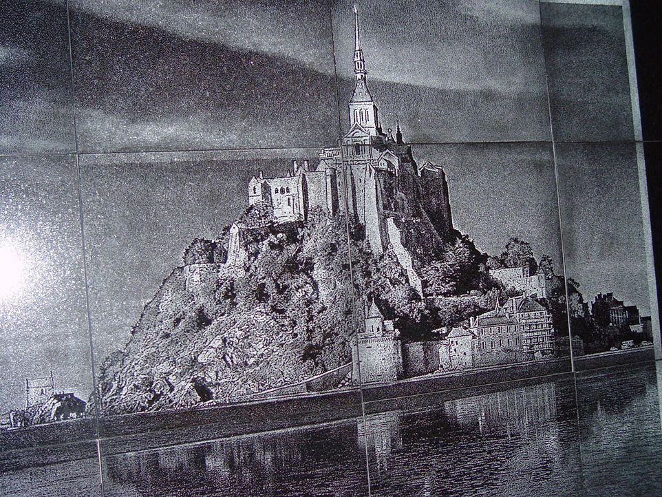 Стелла или монумент